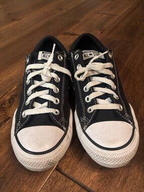 Converse Kids Black and White Low Top Sneakers size 5